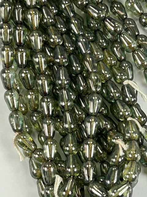 Czech Center Drop - Tr Green Luster 6x9mm
